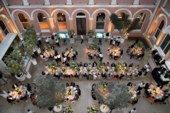 24 Cy 160 Central Long And Rounds 190617 - Wallace Collection 24 Cy 160 Central Long And Rounds 190617 344X230